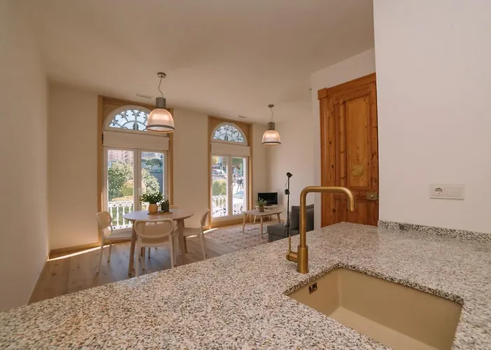 Elegancia Luz Y Calidez - Apto 1 By 比戈